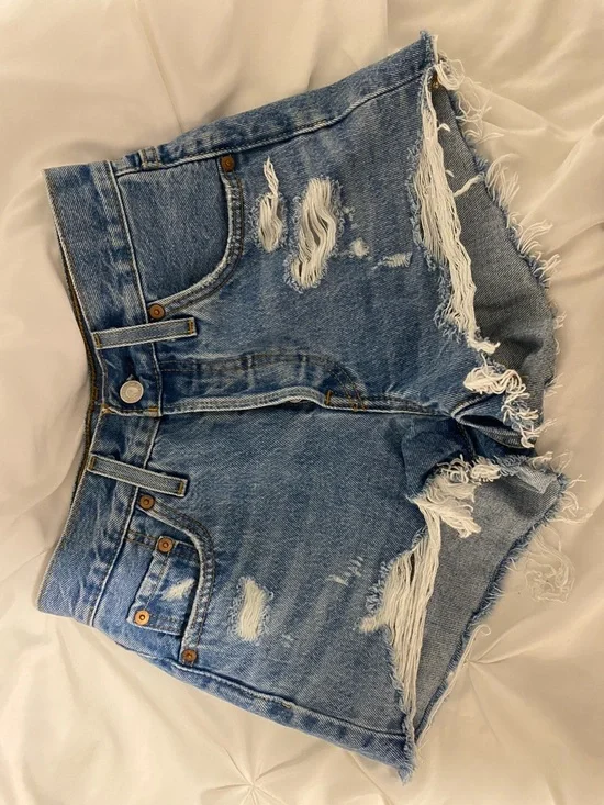 Levi 501 Jean short - Picture 1 of 4